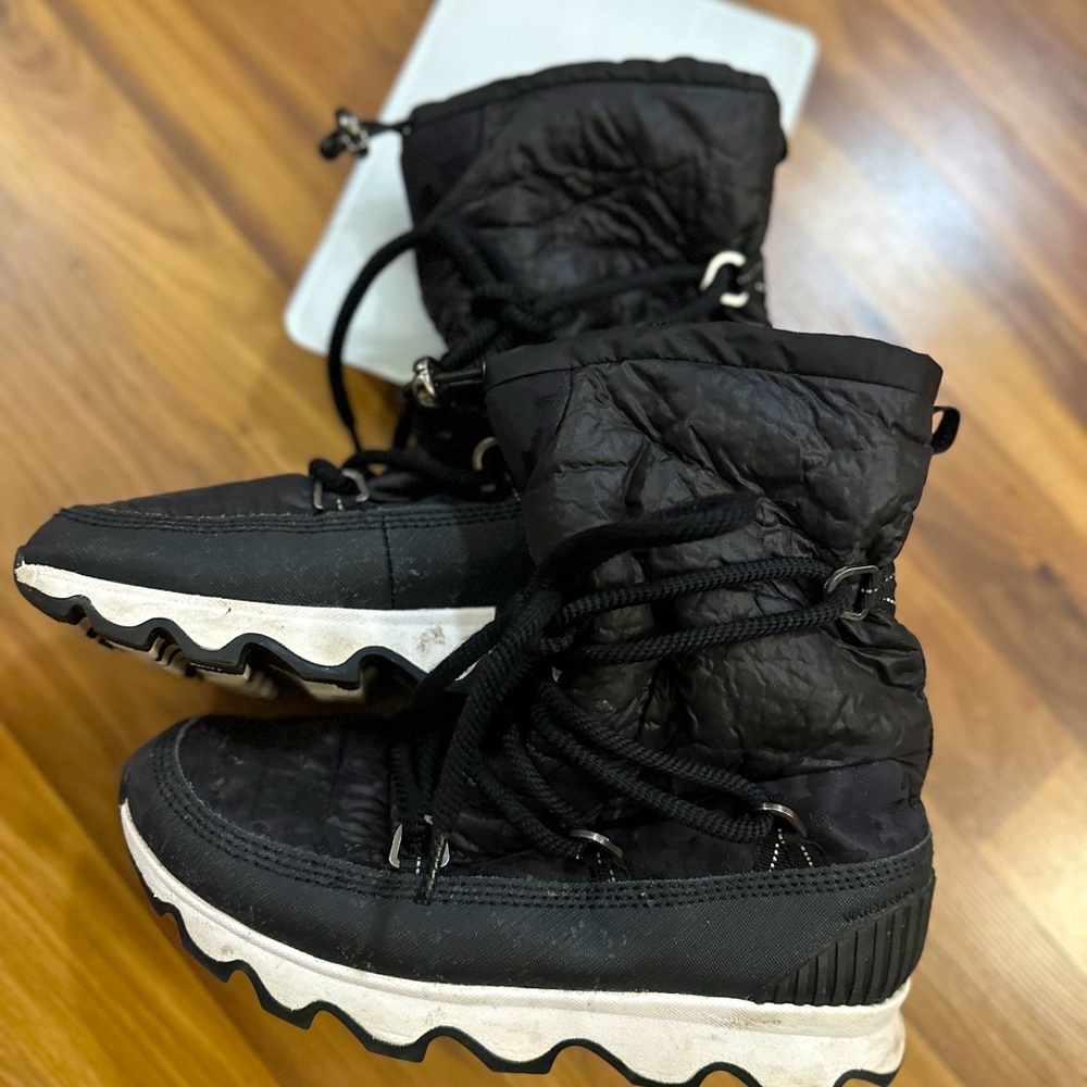 SOREL SNOW BOOTS - WOMENS 10